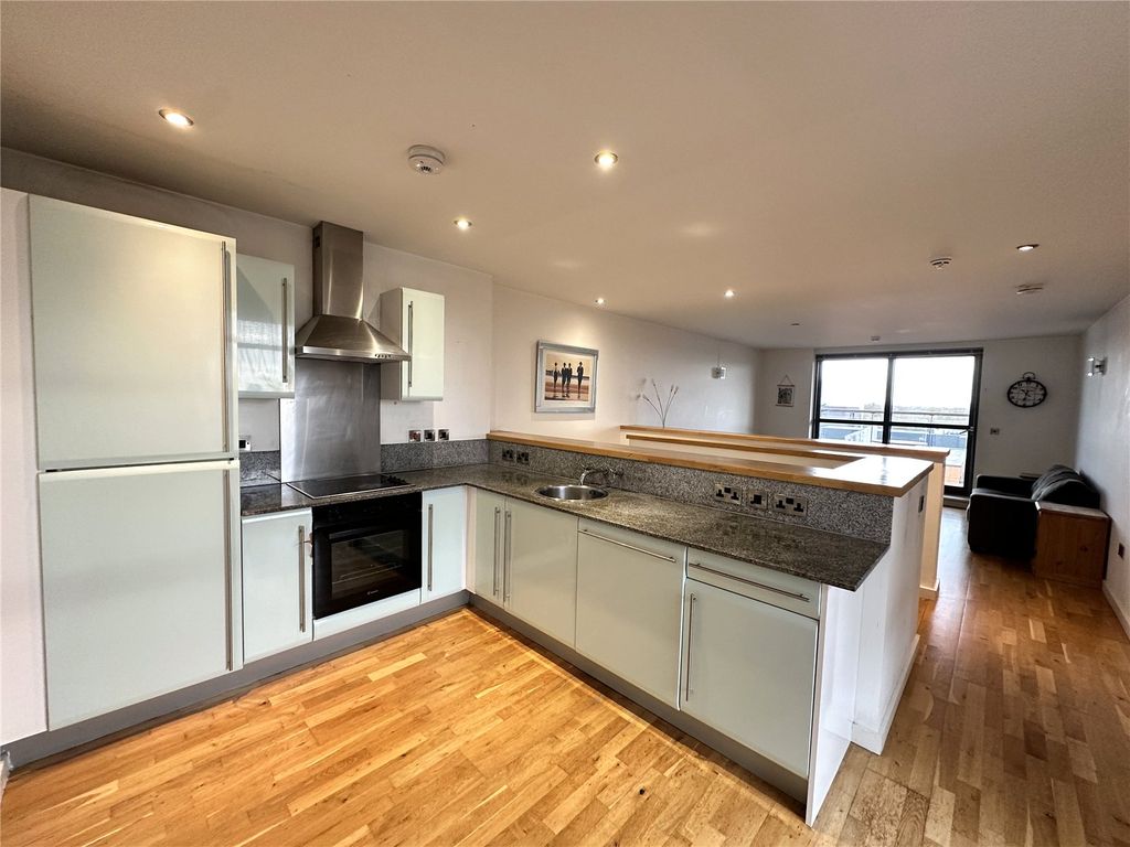 Property photo 3 of 11 Kitchen