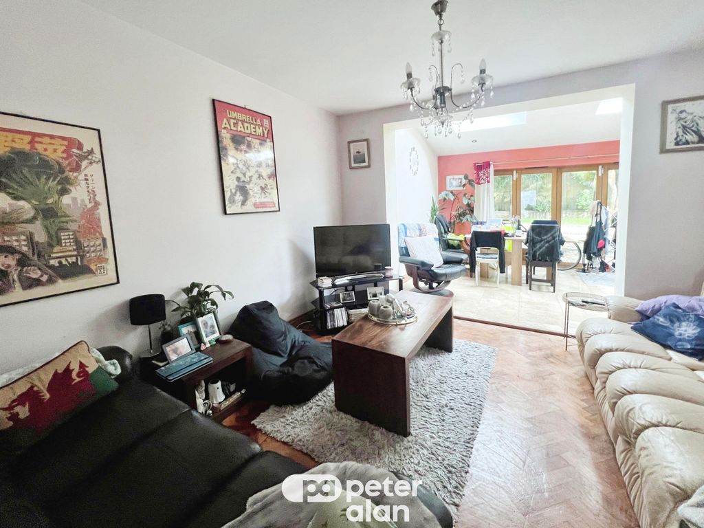 Property photo 3 of 10 Front