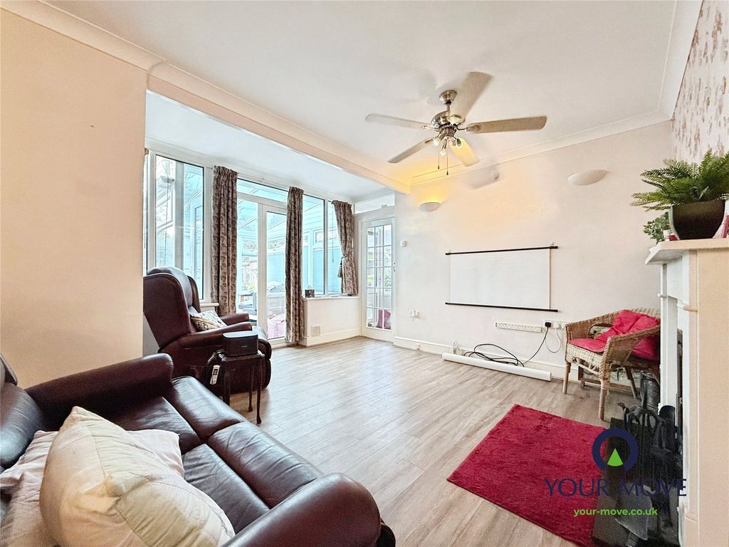 Property photo 3 of 15 Lounge/Diner