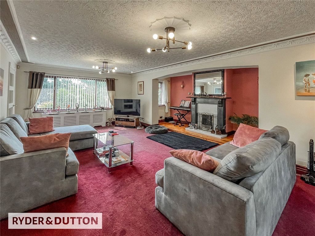 Property photo 2 of 47 Lounge
