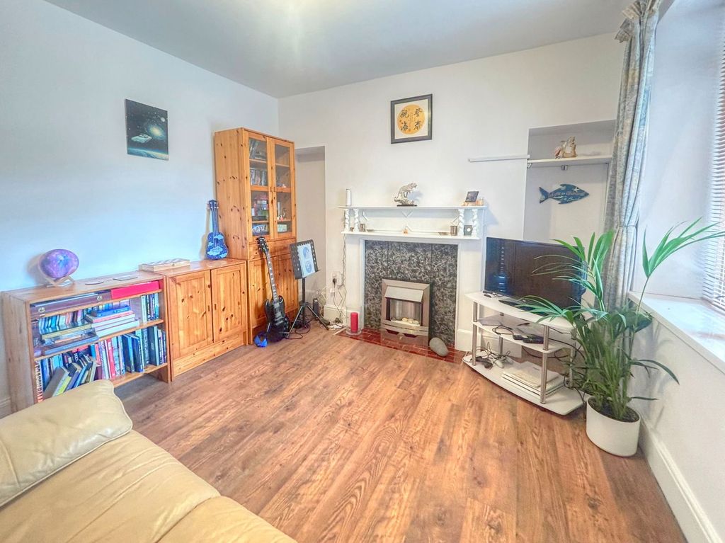 Property photo 3 of 28
