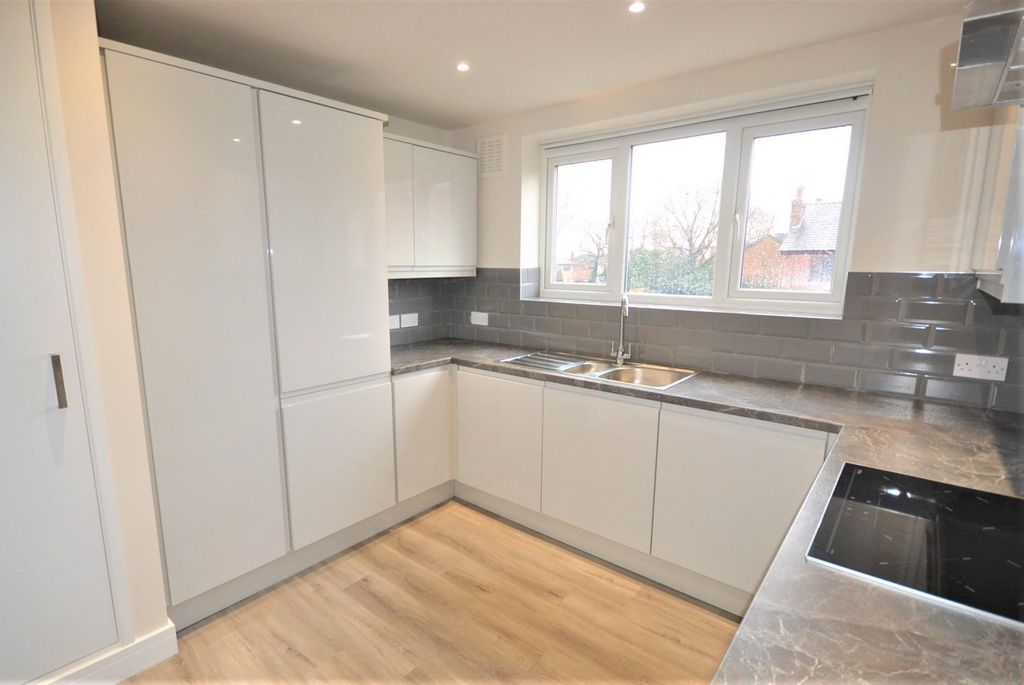 Property photo 2 of 8 Kitchen