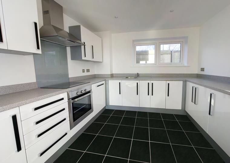 Property photo 3 of 7 Kitchen 2