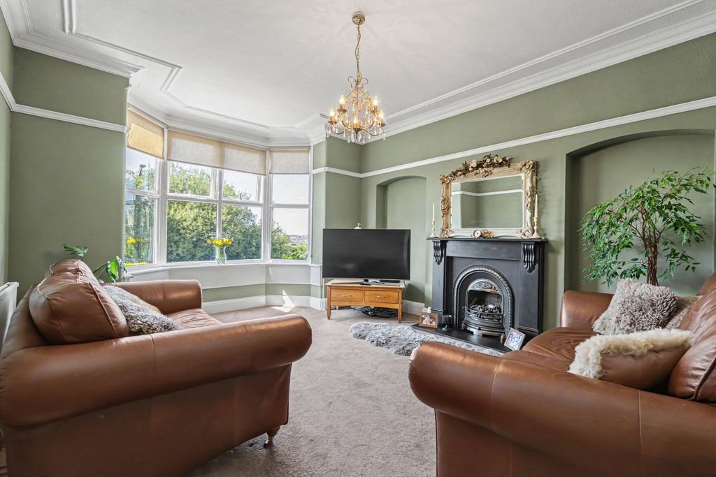 Property photo 2 of 27