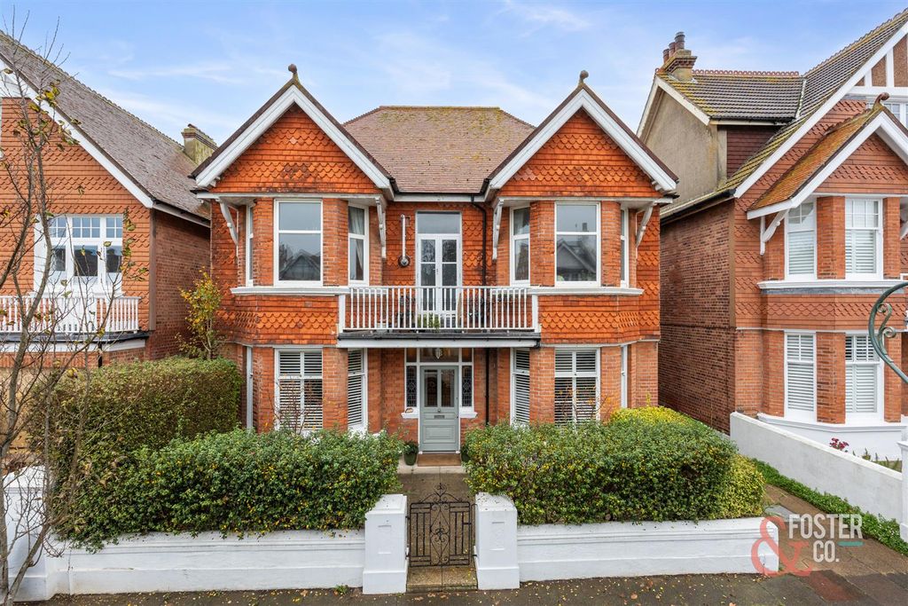 Property photo 1 of 32 Carlisle Road, 16-042.Jpg