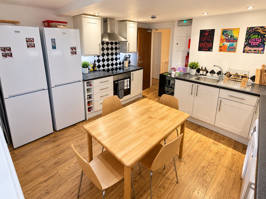 Property photo 3 of 19 d83A8Fa9-Ca94-4E4d-A40c-B1d39d924722