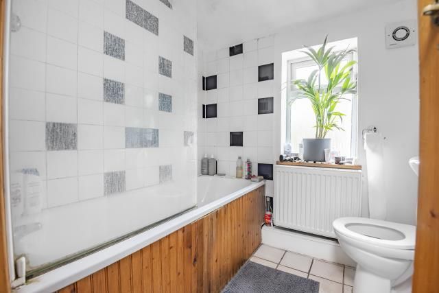 Property photo 3 of 9 Bathroom