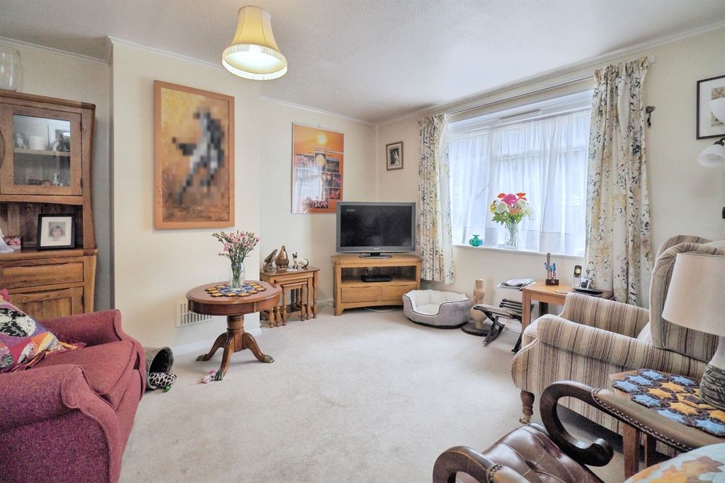 Property photo 2 of 11