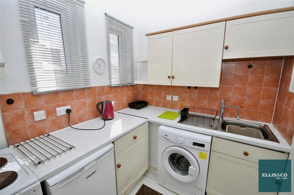 Property photo 3 of 8 Picture No. 13