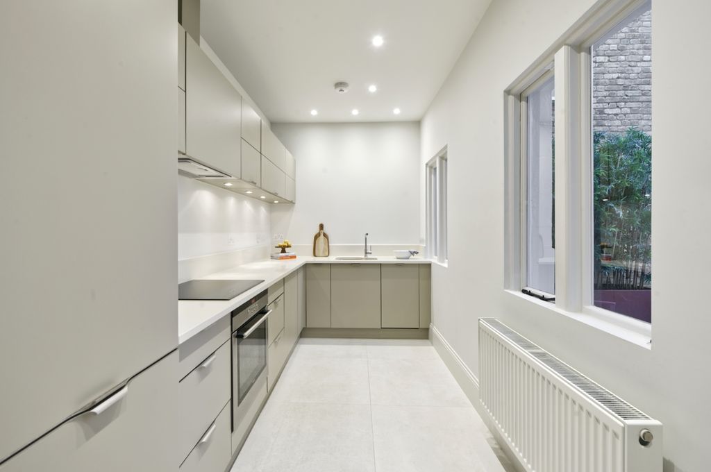 Property photo 3 of 21 1@27 Lennox Garde...