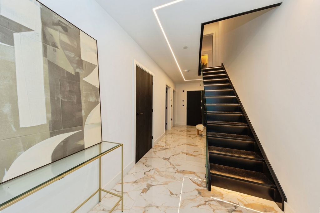 Property photo 2 of 39 Pbox-Img.Jpg