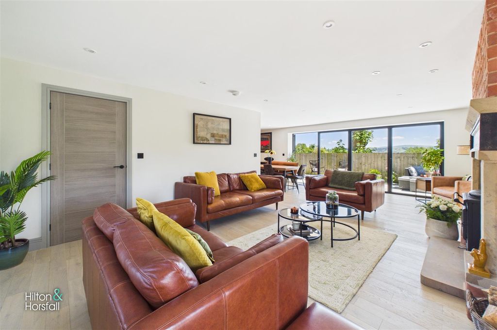 Property photo 3 of 44 Dovecote House