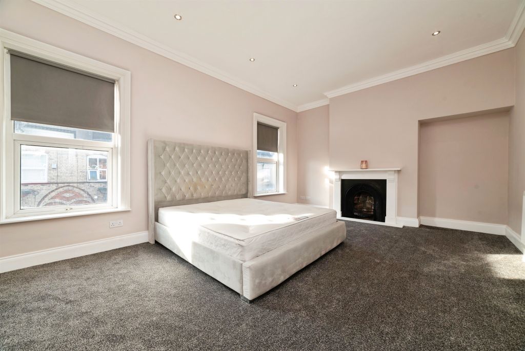 Property photo 2 of 23