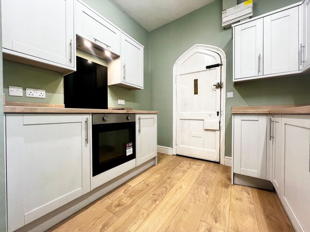 Property photo 3 of 8 Kitchen
