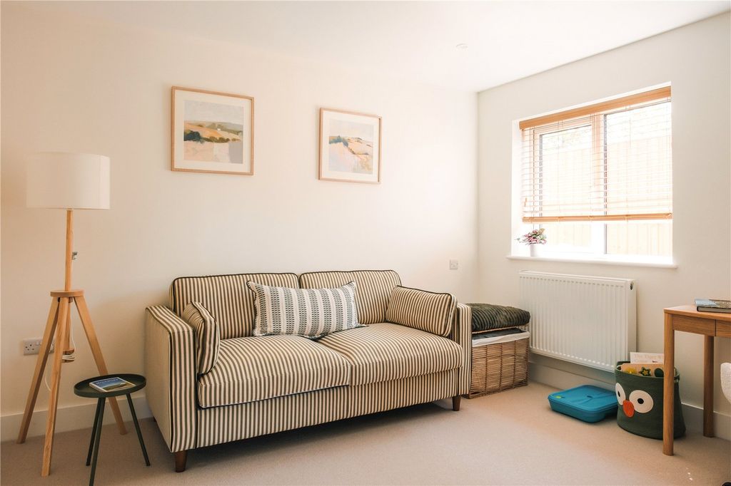 Property photo 3 of 23 Picture No. 02