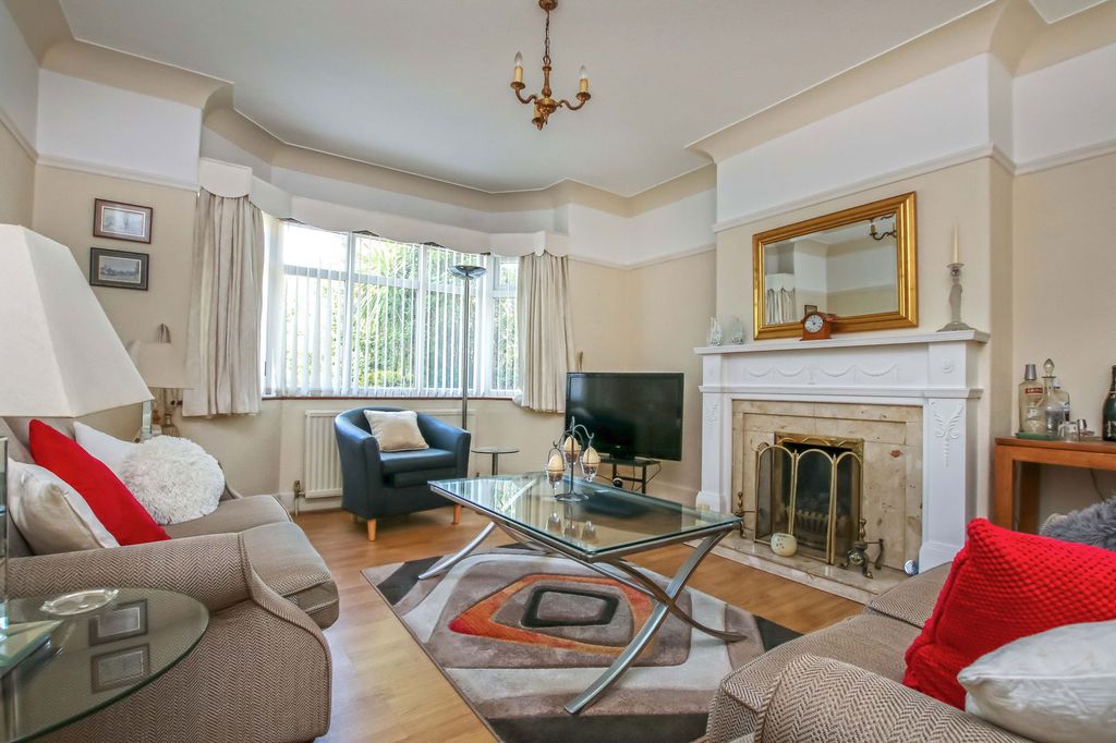 Property photo 2 of 25