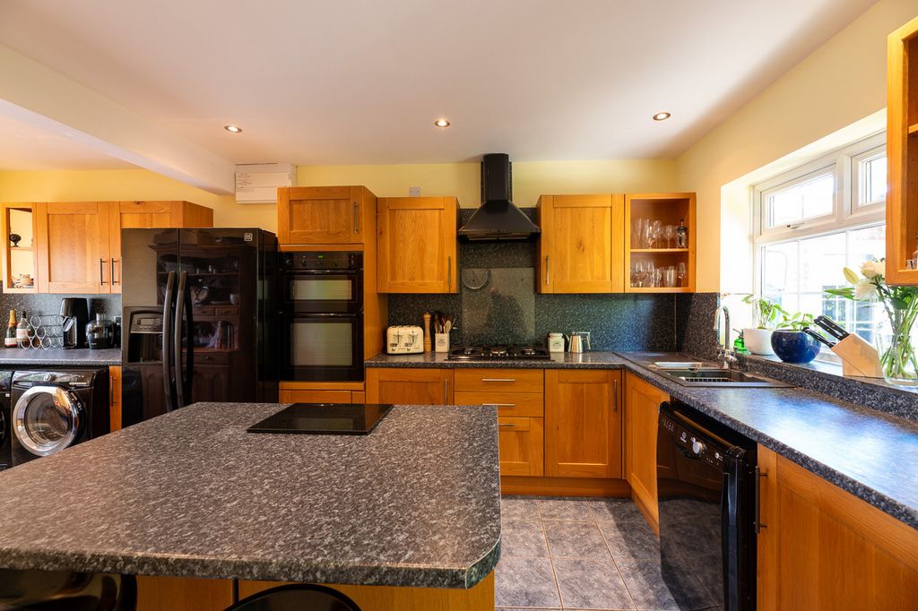 Property photo 3 of 24