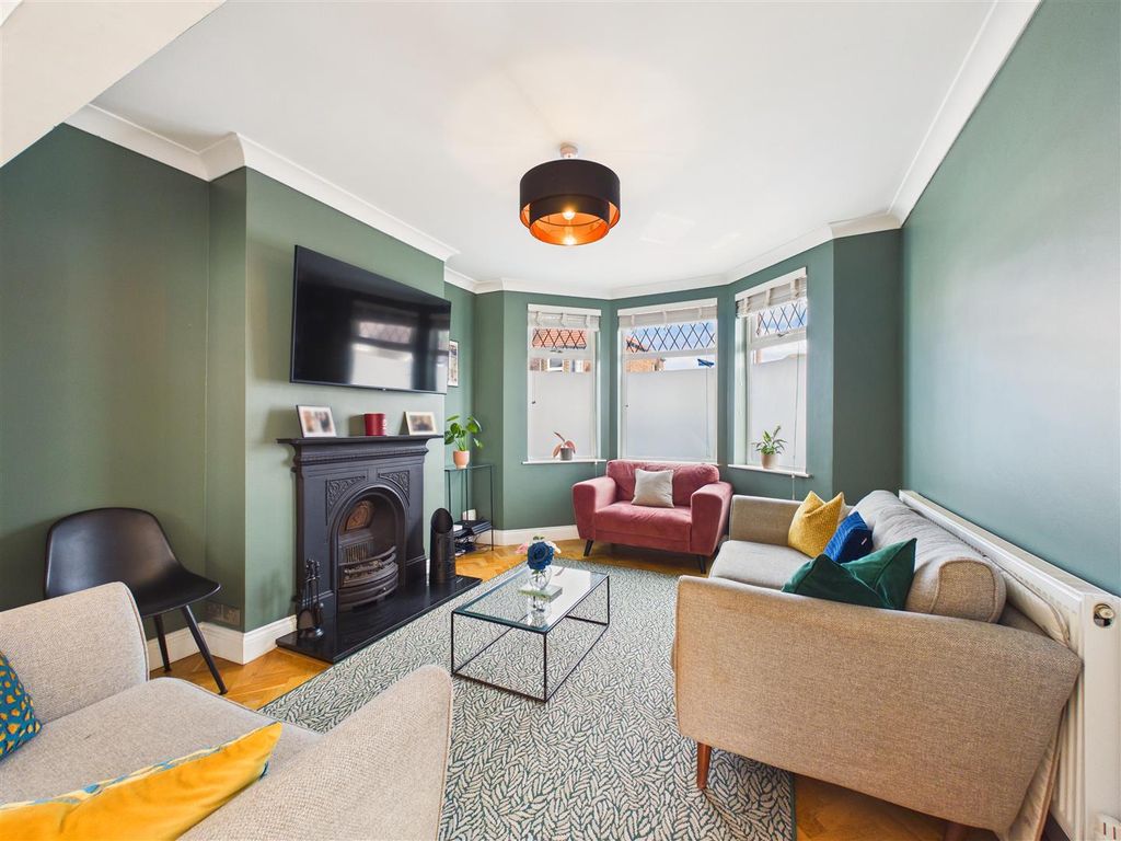 Property photo 2 of 16 Cam05193G0-Pr0142-Still010.Jpg