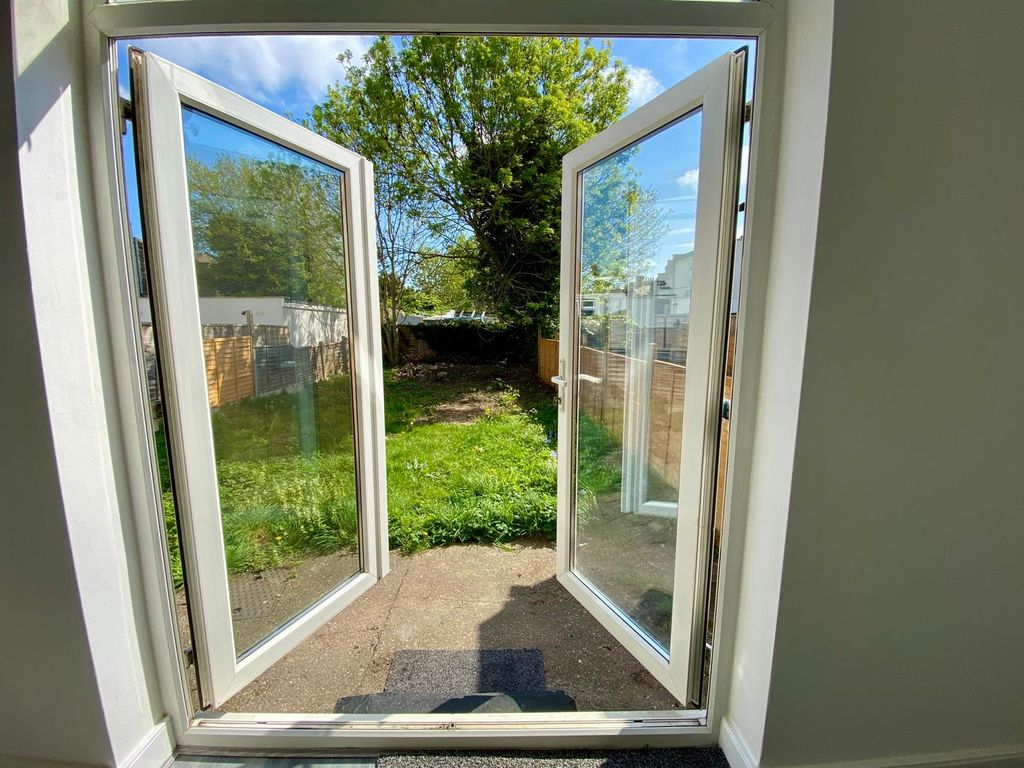 Property photo 2 of 24 Image00021