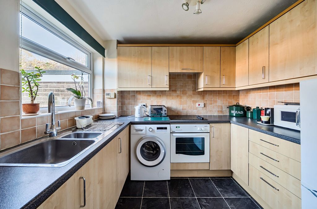 Property photo 3 of 19 1382010-1-691Af54...