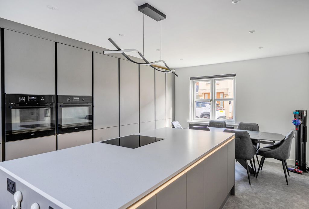 Property photo 3 of 22 1524504-11-1A0d32...