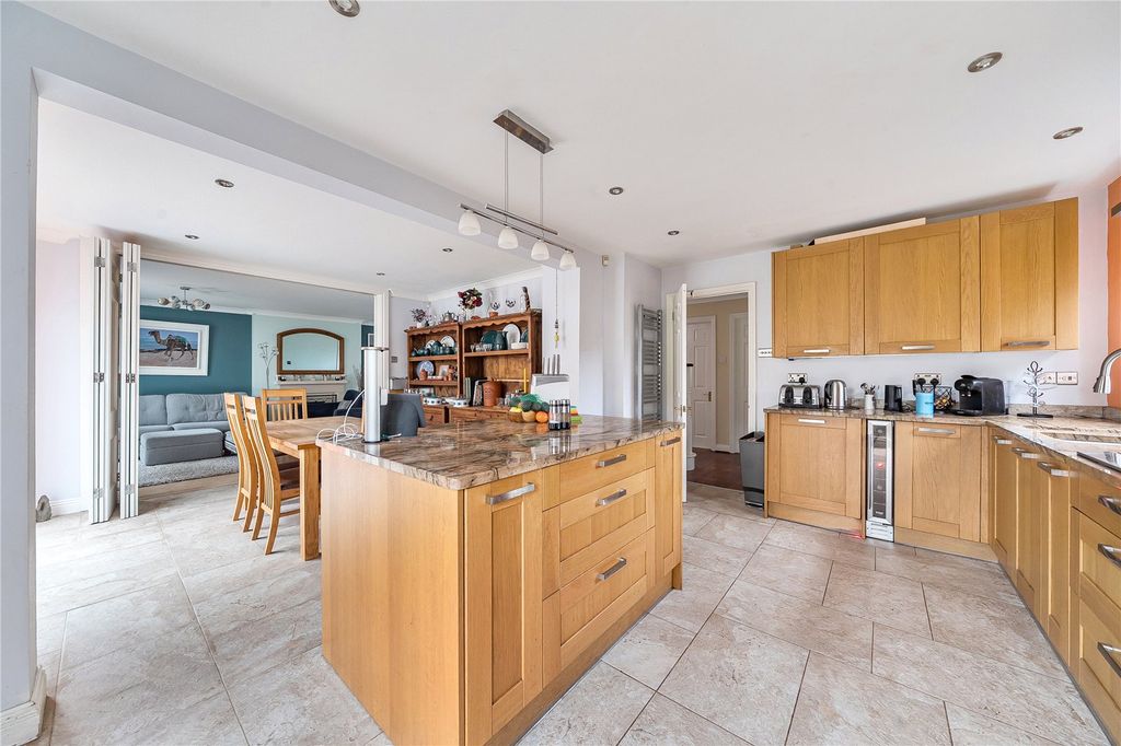 Property photo 2 of 22 Picture No. 21