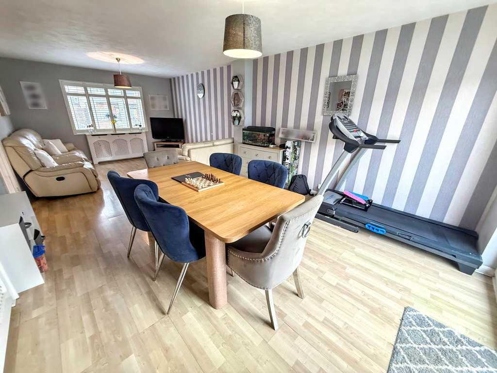 Property photo 3 of 20 4