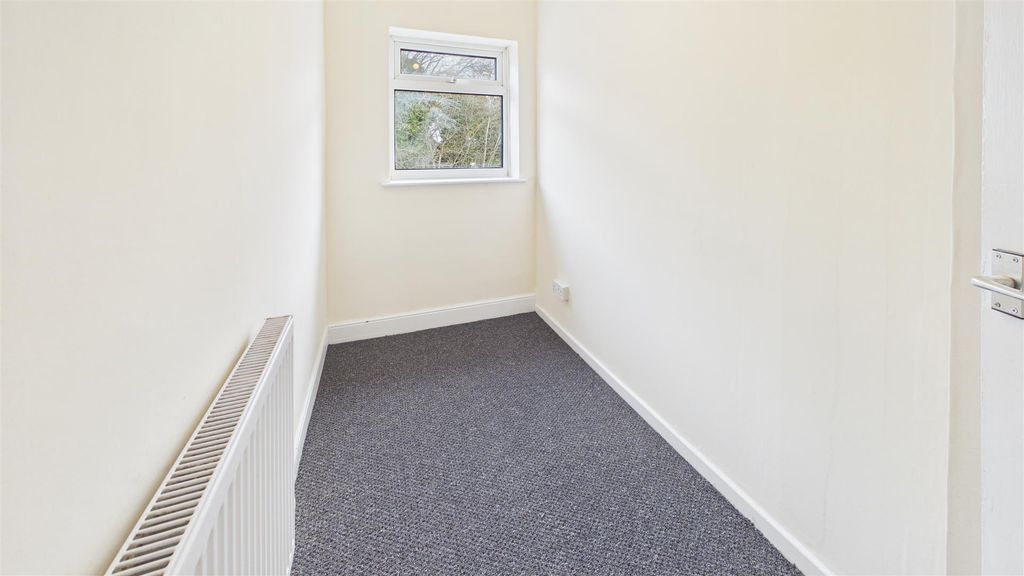 Property photo 2 of 11 Bed 3.Jpg