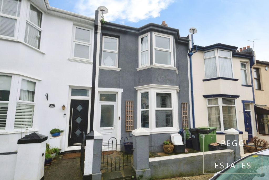 Property photo 2 of 31