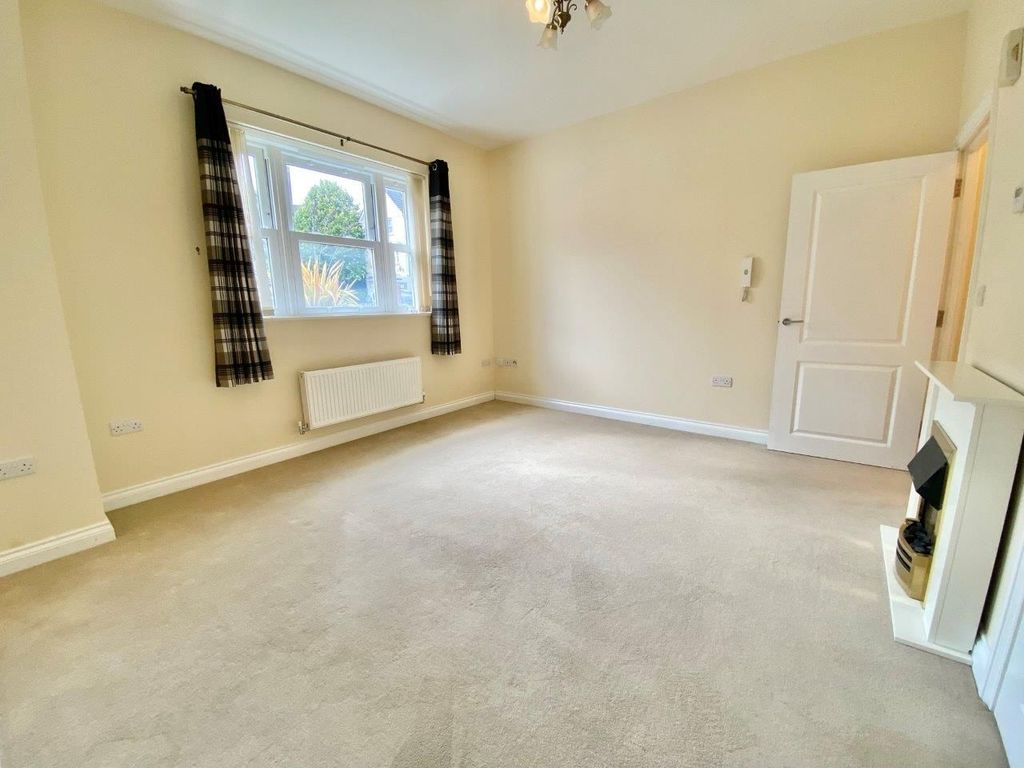 Property photo 3 of 12