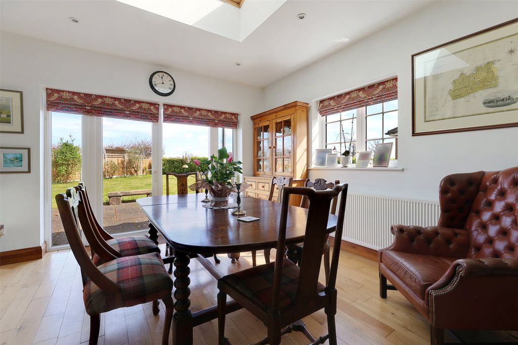 Property photo 3 of 22 Picture No. 05