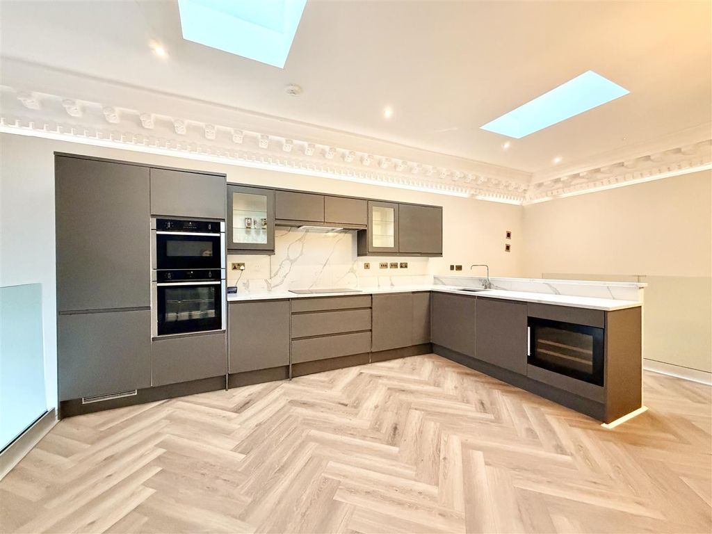 Property photo 1 of 14 Image00008.Jpeg