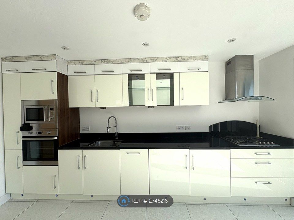 Property photo 3 of 33 Kitchen