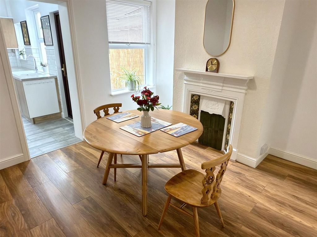 Property photo 3 of 15 Dining Room.Jpg