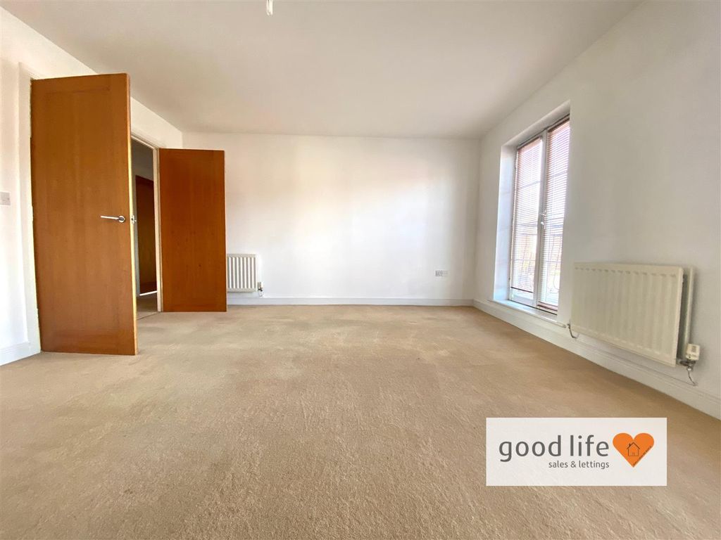 Property photo 2 of 21 20260225_114252170_Ios129Aylesfordmews.Jpg