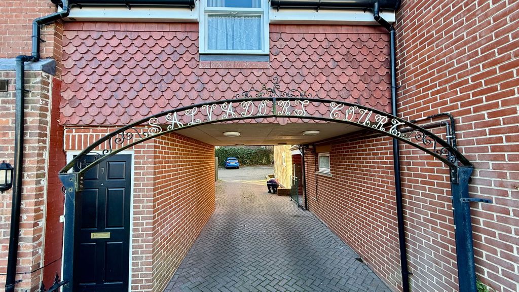 Property photo 2 of 9