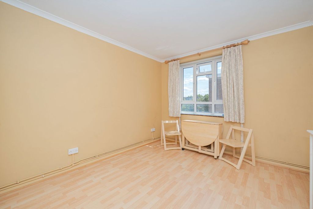 Property photo 3 of 6