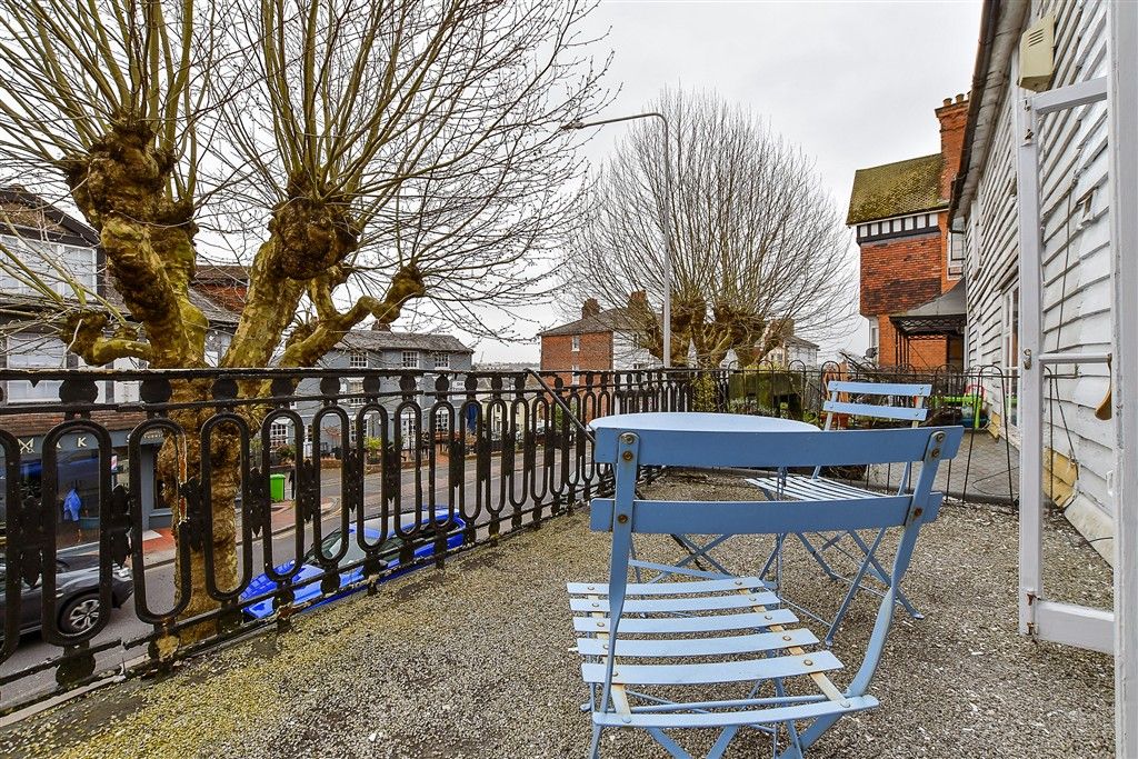 Property photo 2 of 6 Balcony / Terrace