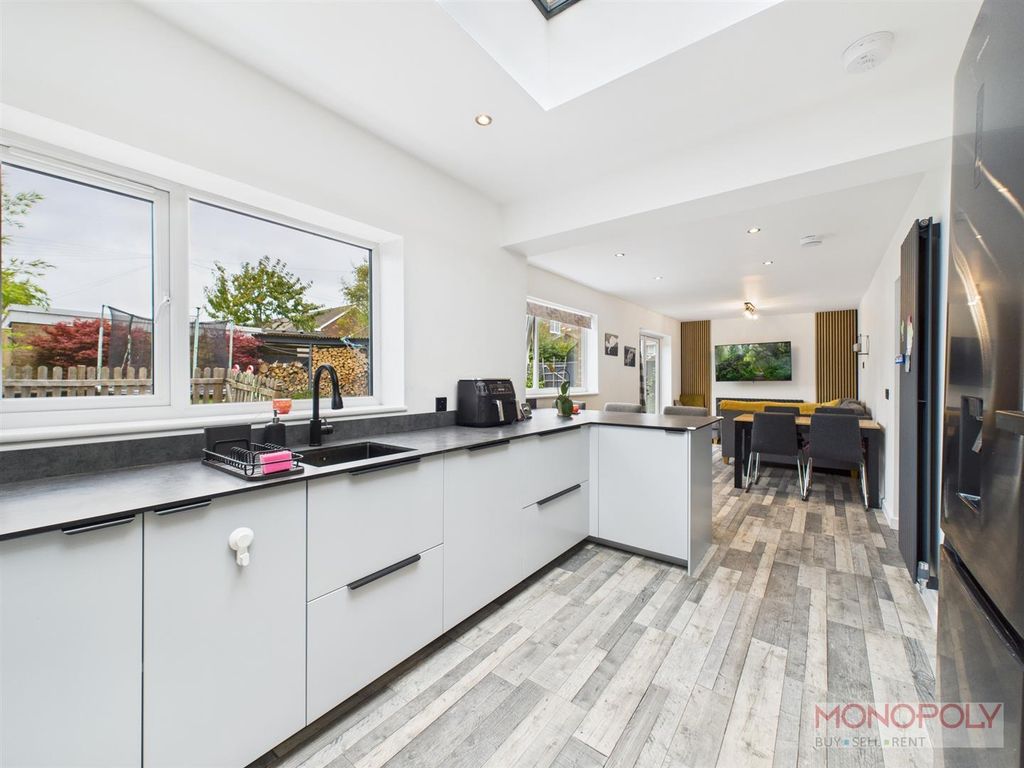 Property photo 2 of 26 Cam01943G0-Pr0535-Still017.Jpg