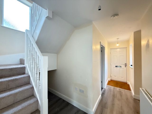 Property photo 2 of 7 Hallway