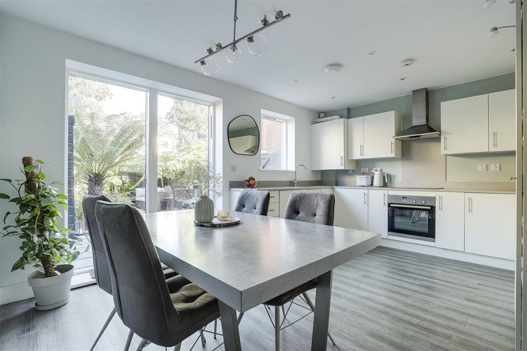 Property photo 3 of 22 18.Jpg