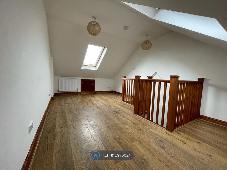 Property photo 1 of 9 Bedroom3