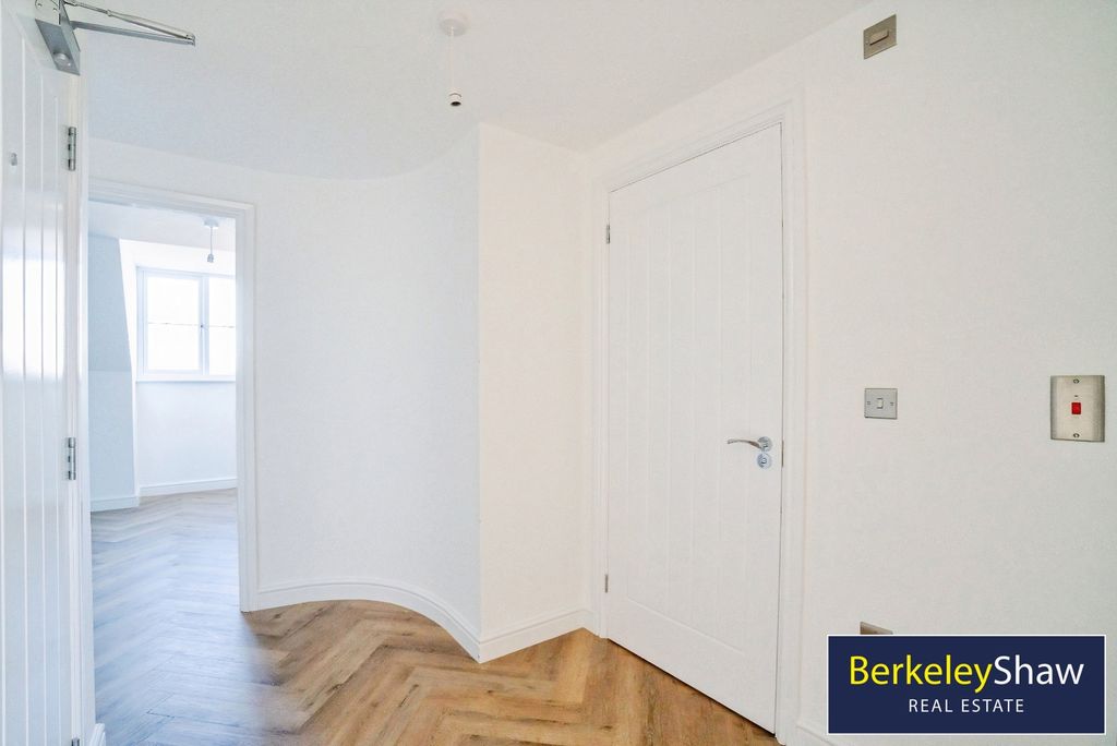 Property photo 2 of 24 Hallway