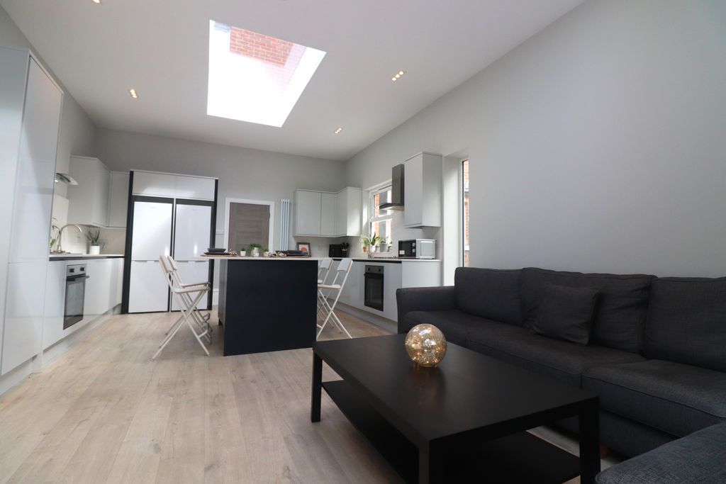 Property photo 3 of 4