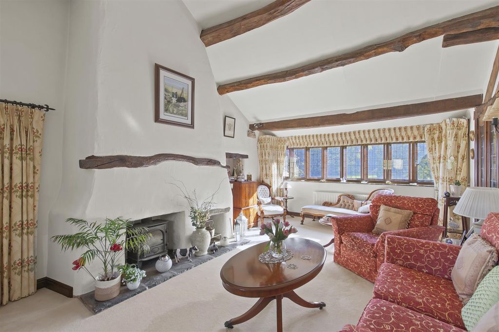 Property photo 2 of 33 Sitting Room