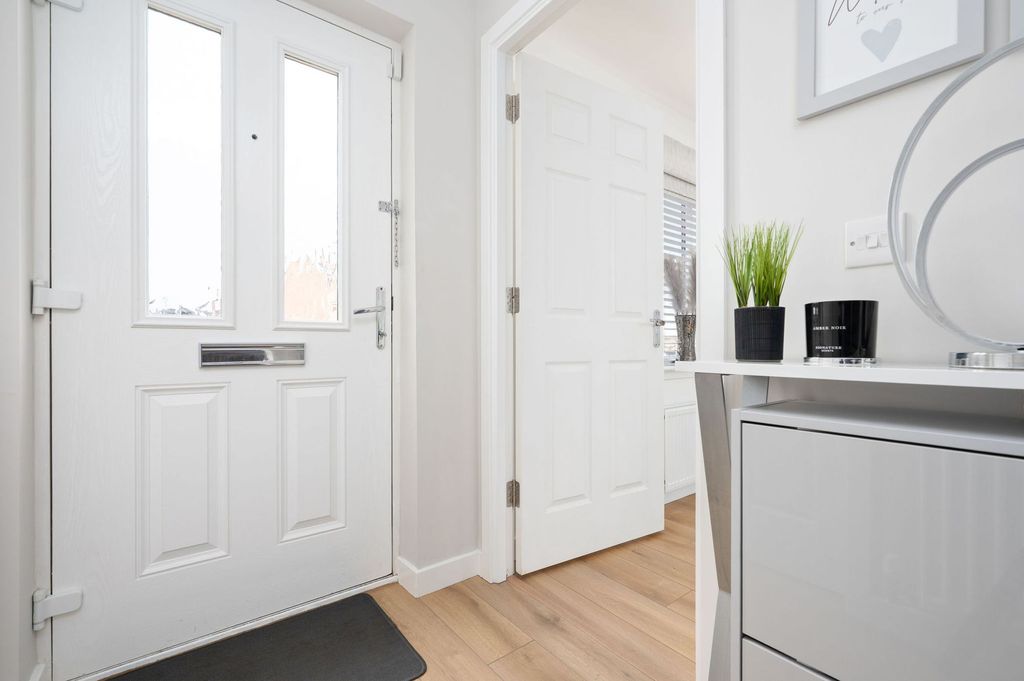 Property photo 2 of 36