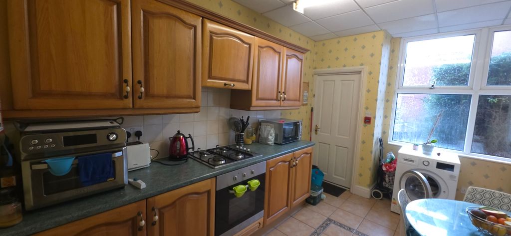 Property photo 3 of 7 Shared Kitchen