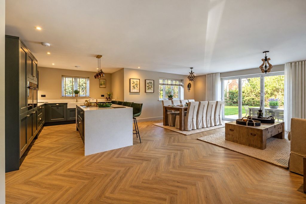 Property photo 3 of 13 Kitchen/Dining