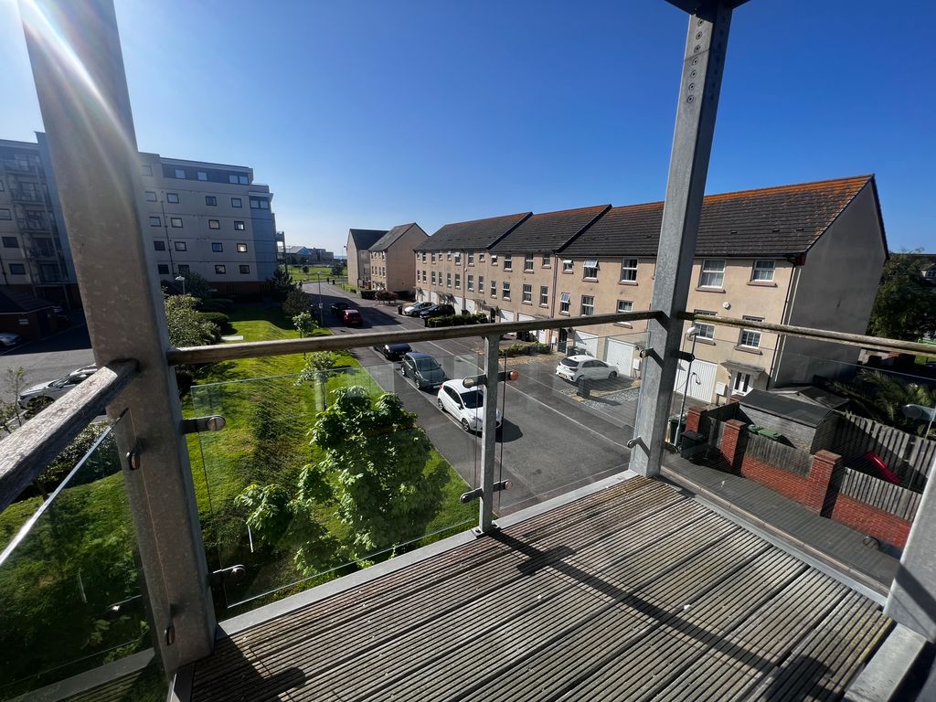 Property photo 2 of 9 Balcony