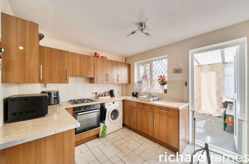 Property photo 3 of 13 8A82485067214ee2Bd2Da250E280Cfba